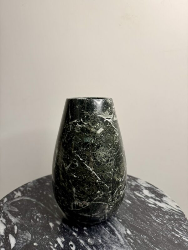 BLACK VASE