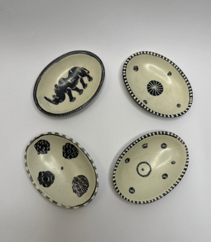 Oval Stone Off-White Trinket
